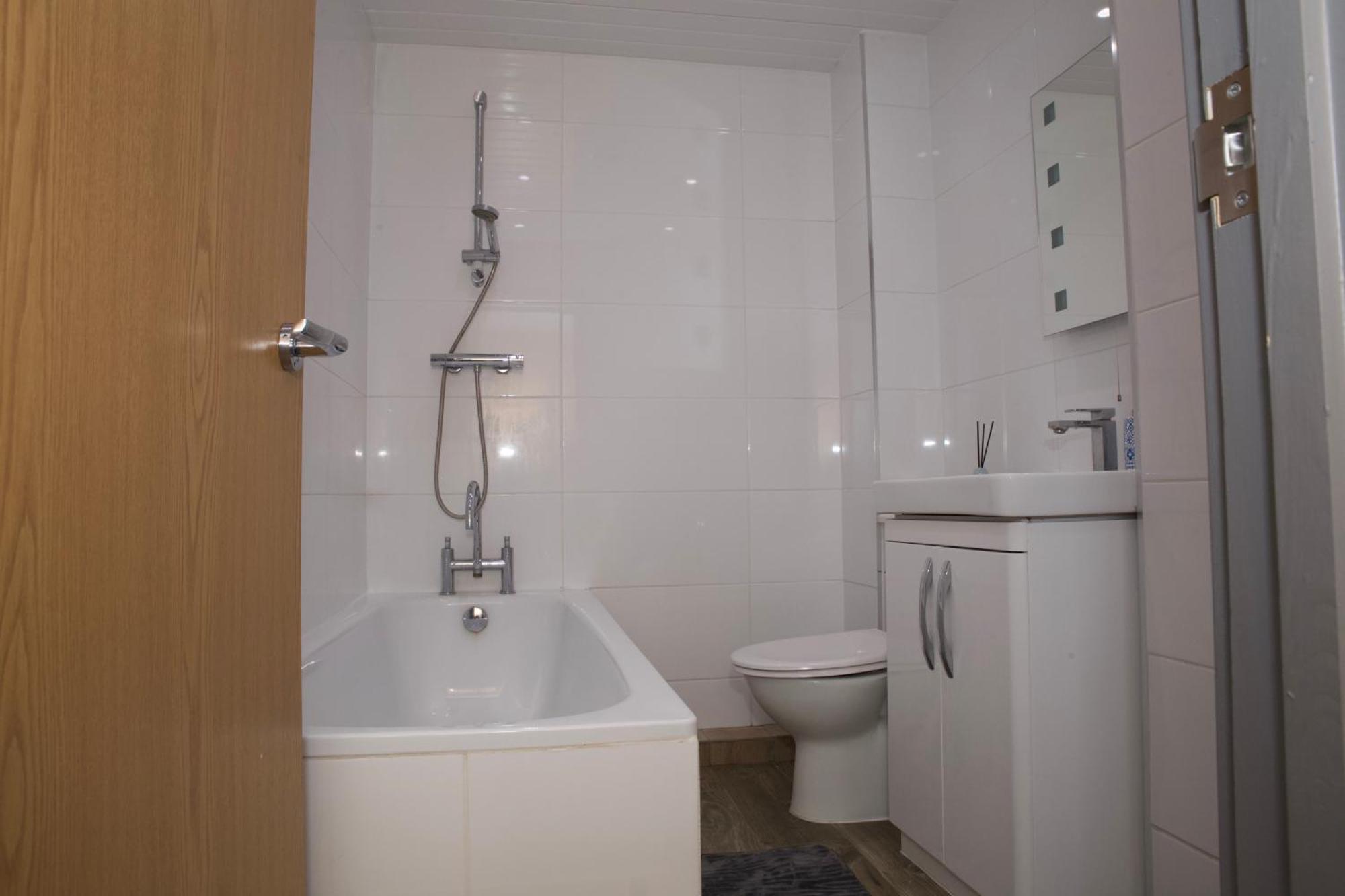 Spacious Modern 2 Bed Flat In City Centre Reading Extérieur photo